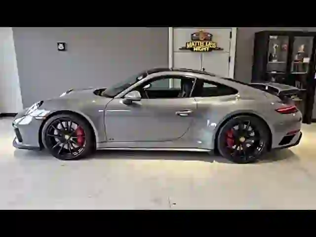 2026 Porsche 911 Carrera GTS: Retro Design, Hybrid Turbo Performance