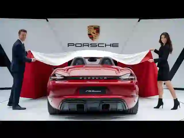 Porsche Unveils Final Gasoline‑Powered Boxster in 2026 Model