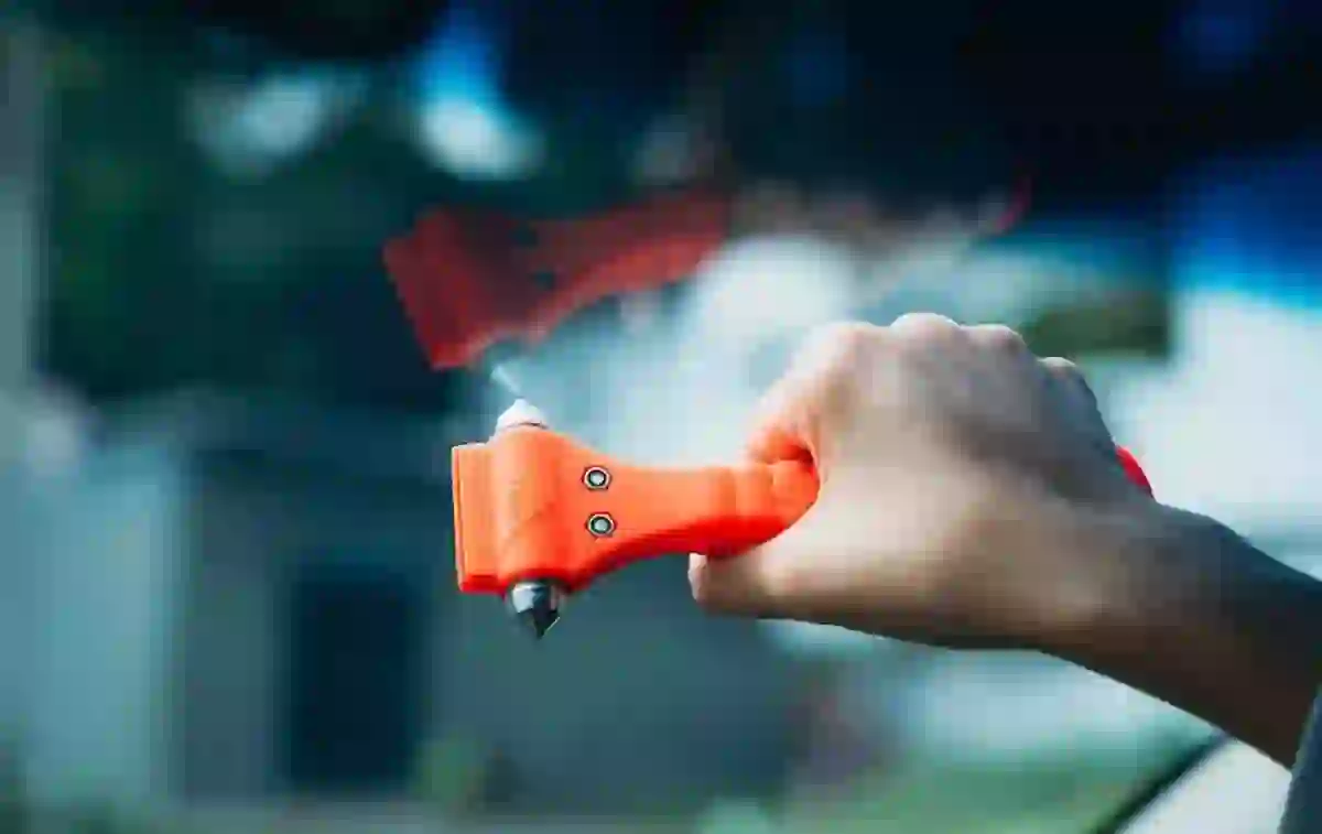 Is a Glass-Breaking Hammer Required for Japan's Vehicle Inspection? No