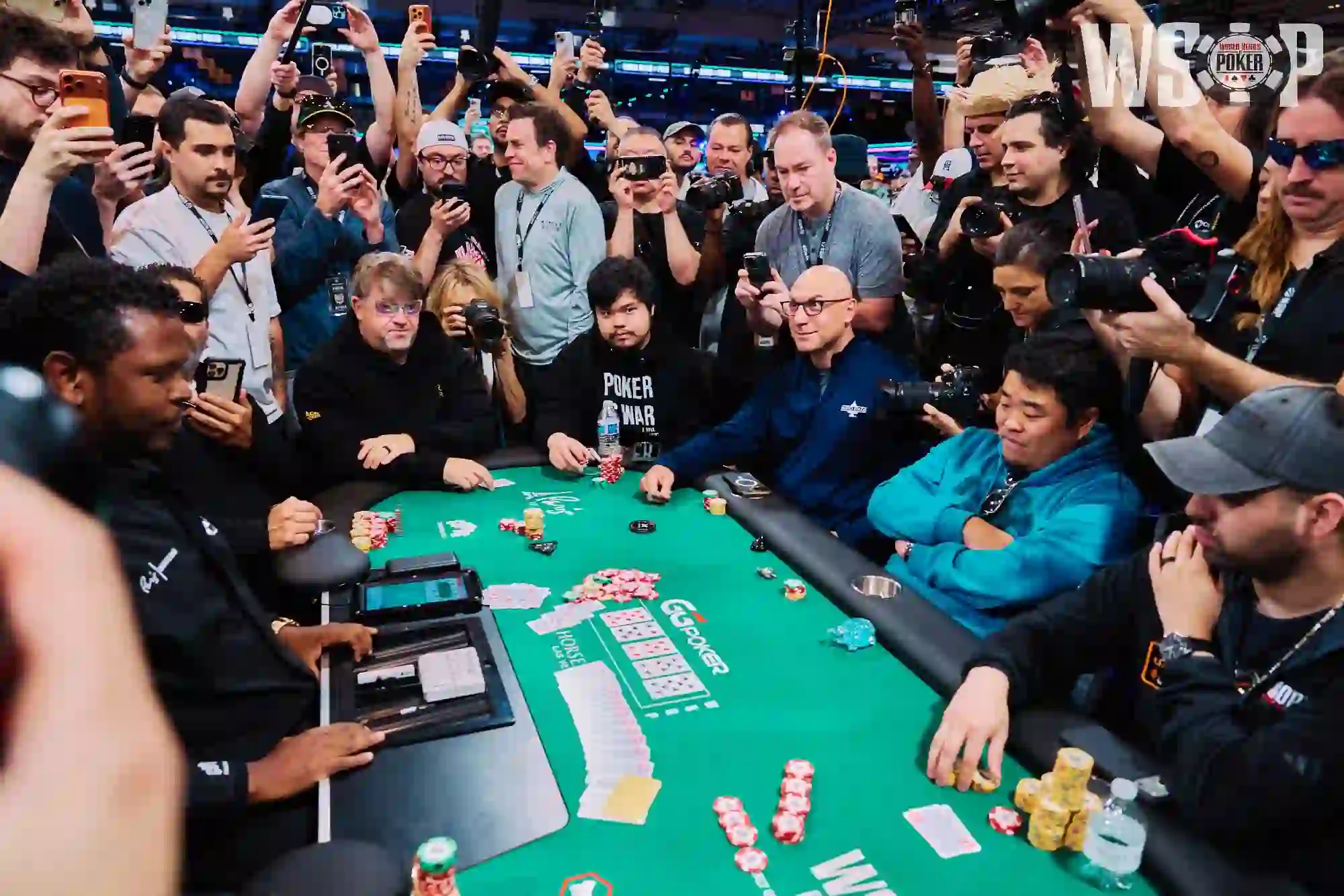 Moneymaker Splits the Pot with J‑9 Bubble Call – A Poker Milestone