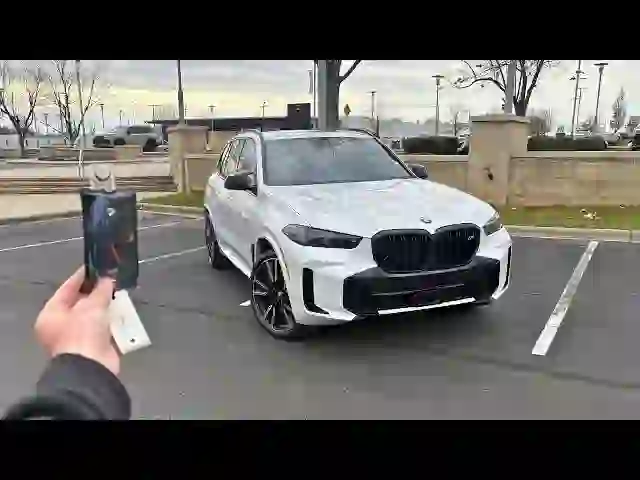 BMW X5 M60i: 523 HP, 4.2‑Second 0‑60, Moon Roof & Split‑Gate Deliver Practical Power